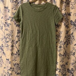 Universal Thread Sage Green Crewneck Tee